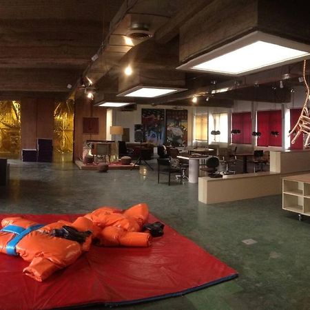 Ghostel 1St - Aventure Alternative - Guest House - Arts-Factory-Experience - For Artists, Makers And Open Minds - Attention, We Are Not A Hotel And Are Not Adapted For Everybody - Read Host Warnings Before Reservation - Www,Providence,Be Asbl Charleroi Esterno foto