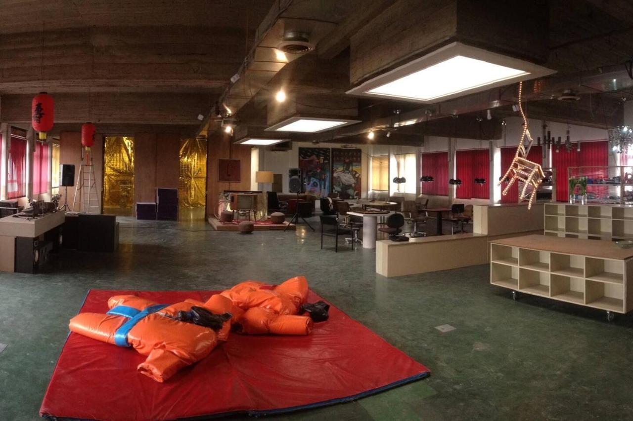 Ghostel 1St - Aventure Alternative - Guest House - Arts-Factory-Experience - For Artists, Makers And Open Minds - Attention, We Are Not A Hotel And Are Not Adapted For Everybody - Read Host Warnings Before Reservation - Www,Providence,Be Asbl Charleroi Esterno foto