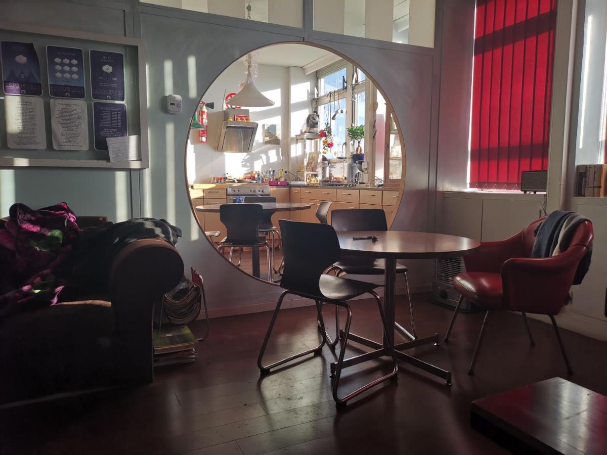 Ghostel 1St - Aventure Alternative - Guest House - Arts-Factory-Experience - For Artists, Makers And Open Minds - Attention, We Are Not A Hotel And Are Not Adapted For Everybody - Read Host Warnings Before Reservation - Www,Providence,Be Asbl Charleroi Esterno foto