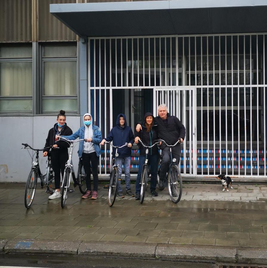 Ghostel 1St - Aventure Alternative - Guest House - Arts-Factory-Experience - For Artists, Makers And Open Minds - Attention, We Are Not A Hotel And Are Not Adapted For Everybody - Read Host Warnings Before Reservation - Www,Providence,Be Asbl Charleroi Esterno foto