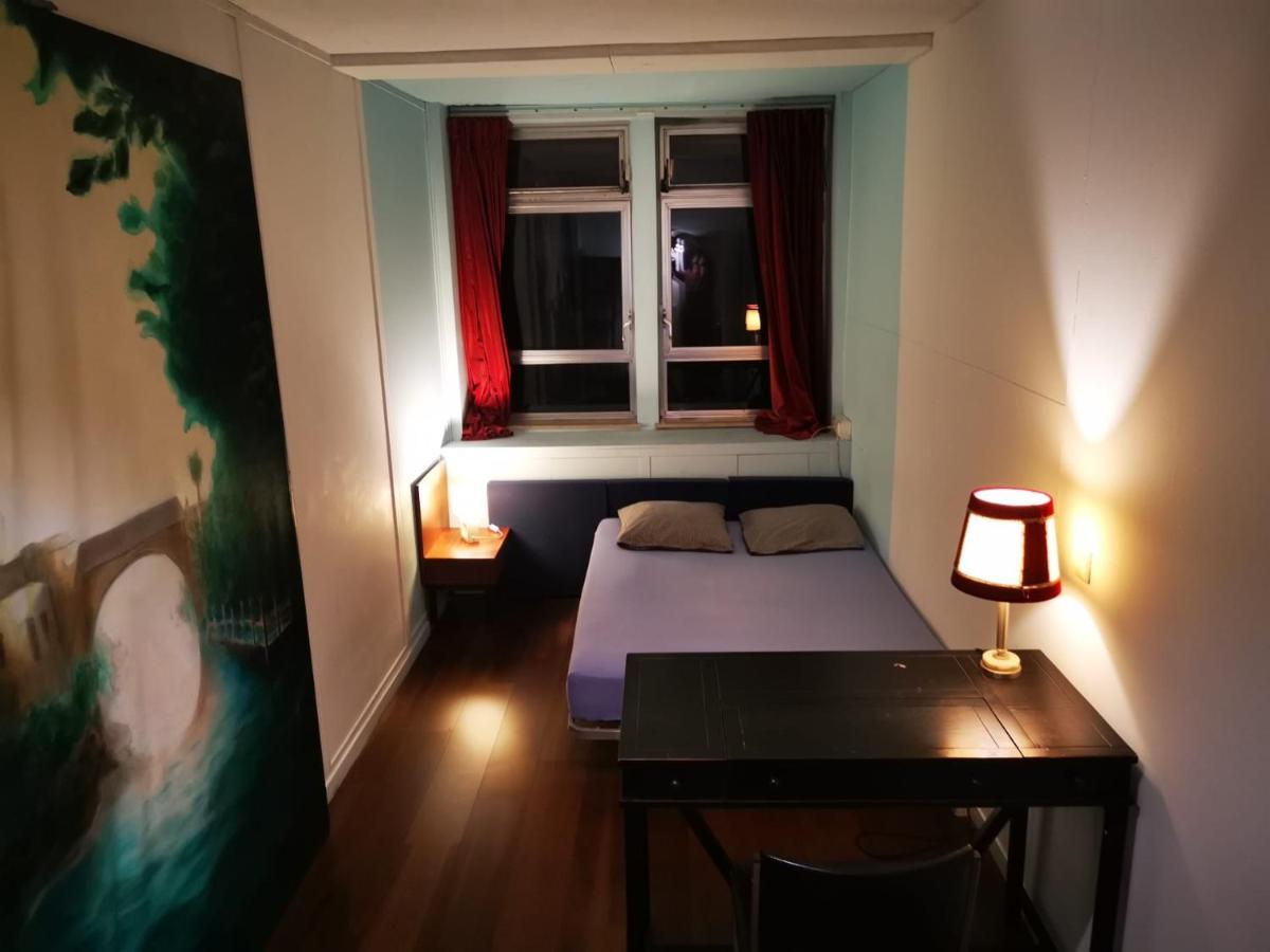 Ghostel 1St - Aventure Alternative - Guest House - Arts-Factory-Experience - For Artists, Makers And Open Minds - Attention, We Are Not A Hotel And Are Not Adapted For Everybody - Read Host Warnings Before Reservation - Www,Providence,Be Asbl Charleroi Esterno foto