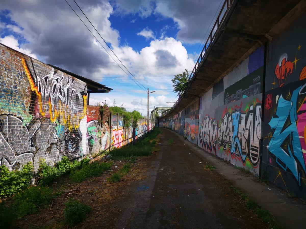 Ghostel 1St - Aventure Alternative - Guest House - Arts-Factory-Experience - For Artists, Makers And Open Minds - Attention, We Are Not A Hotel And Are Not Adapted For Everybody - Read Host Warnings Before Reservation - Www,Providence,Be Asbl Charleroi Esterno foto