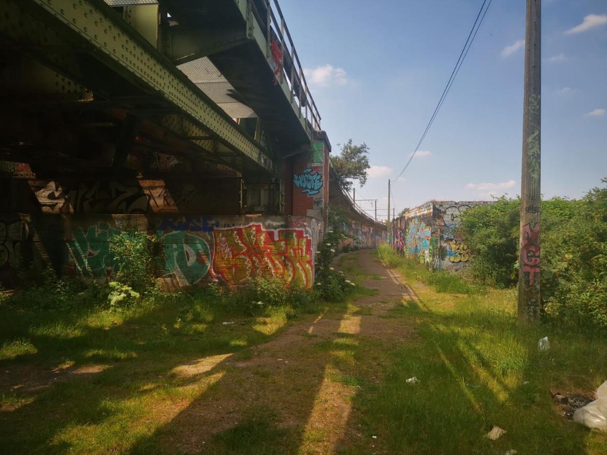 Ghostel 1St - Aventure Alternative - Guest House - Arts-Factory-Experience - For Artists, Makers And Open Minds - Attention, We Are Not A Hotel And Are Not Adapted For Everybody - Read Host Warnings Before Reservation - Www,Providence,Be Asbl Charleroi Esterno foto